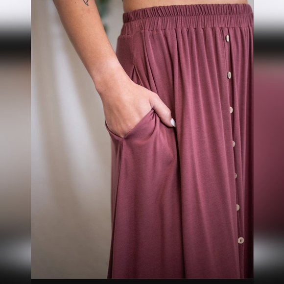 Sozy Gwendolyn Midi Skirt EUC - Picture 5 of 9